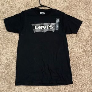 Small Mens Levi’s tee